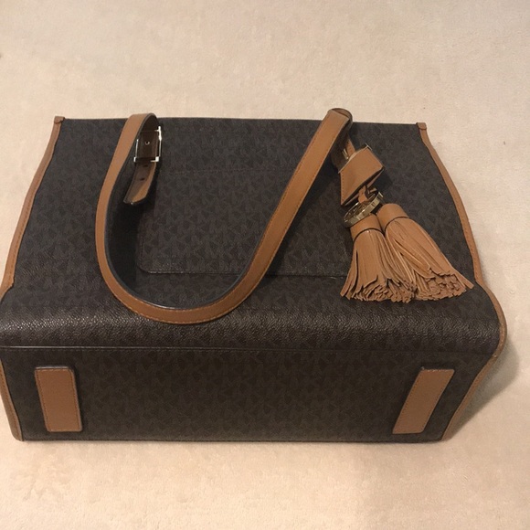 Michael Kors MK brown and tan leather bag - Picture 2 of 5